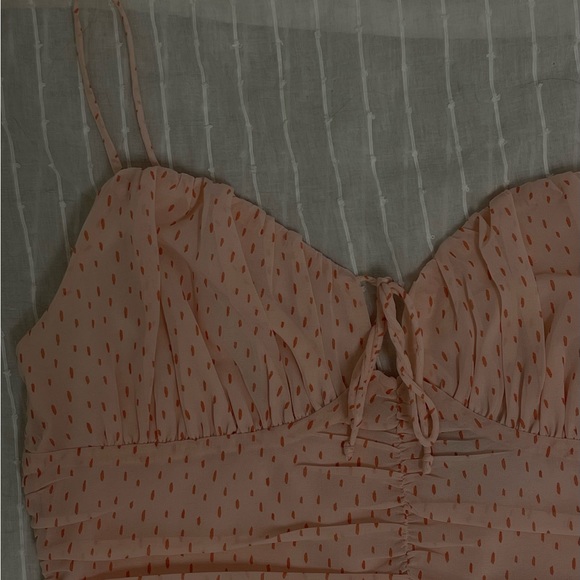 Light pink spotted tank top. Ruched mid section with adjustable straps and tie - Picture 5 of 5